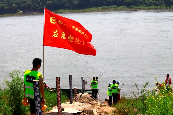 應(yīng)急搶險(xiǎn).jpg